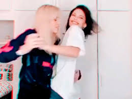 Vitória e marcella estão juntas desde março de 2019 e assumiram o relacionamento publicamente no fim do ano passado. Marcella Rica Danca Com Vitoria Strada Para Celebrar O Dia Das Namoradas Danca Vitoria Namorados