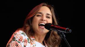 Typh barrow is a belgian singer, songwriter, jurist, composer and pianist who was born in brussels, belgium. Nosse Binamee Typh Barrow Excuse Son Arrivee Tardive A L Ecole Edition Digitale De Liege