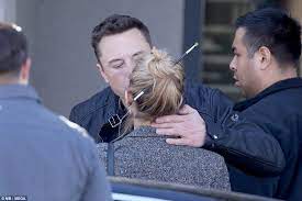 Amber Heard And Billionaire Elon Musk Share A Steamy Kiss After Lunch Amber Heard Elon Musk Steamy