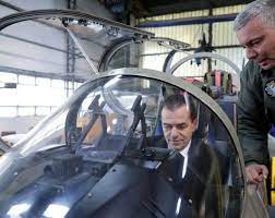 Fabrica a fost scoasa la privatizare de mai multe ori, insa actionarul majoritar a ramas in continuare statul roman. Avioanele Iar Soim Produse La Craiova Vor Fi Modernizate Ca Sa Poata Fi Folosite Ca Antrenament Pentru Pilotii De F16 Mobile