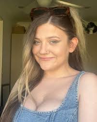 Amber Winterbottom's Instagram, Twitter & Facebook