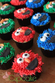 A Set Of Cuppies Elmo Buttercream Block Party Desserts Cupcake Wars Party Cakes