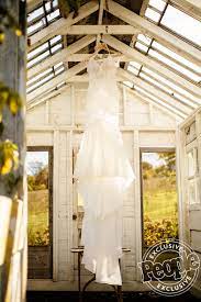Why Kane Brown S Wife Katelyn Chose A Sleek And Simple Wedding Dress Brown Wedding Dress Pretty Wedding Dresses Wedding Dresses Simple