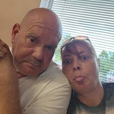 Would you post and ask if there's anywhere that you can go to talk to  someone in person and get your phone working properly with straight talk?”  #readerquestion