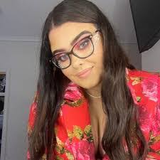 Amelia Hanson's Instagram, Twitter & Facebook