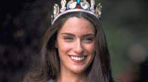 Anna valle, 1995, fotografie prese in di gossip & c.; Chi E Anna Valle Eta Vita Privata Lavoro Figlio Marito E Miss Italia Chiechiera It