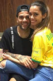 Paulinho, antony e matheus cunha. Mulher De Daniel Alves Joana Sanz Mudou De Time E Pais Duas Vezes Para Apoiar Jogador Retratos Da Bola Extra Online