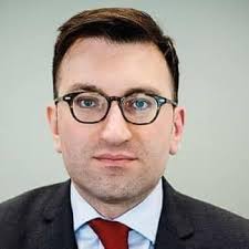 Aħbar kerha wisq dalgħodu. Strieħ fis-sliem, kuġin. Kemm konna kburin bik.  Sejjer tiltaqa ma' missierek, iż-żiju Charlie, li tant kien iħobbok. Qatt  ma ninsa kif kont ilqajtni dik il-ġimgħa li tlajt Brussell