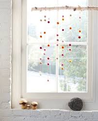 Hubsche Fensterdeko Kids Room Deko Furs Fenster Diy Pompons Dekoration
