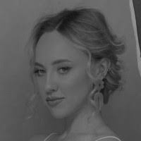 Sara Lefebvre's Instagram, Twitter & Facebook