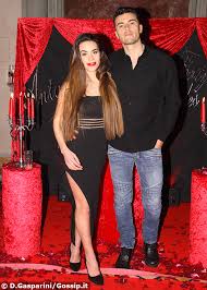 Such as png, jpg, animated gifs, pic art, symbol, blackandwhite, picture, etc. Alessandro Zarino E Veronica Burchielli Dopo Uomini E Donne A Temptation Island Vip Forse Si Gossip It