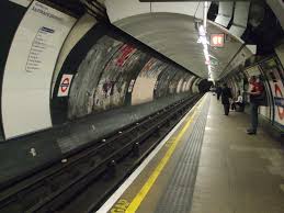 A huge fire broke out underneath elephant and castle station on monday, leading to explosions and evacuations. File Elephant Castle Stn Northern Southbound Look North Jpg Wikipedia