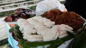 Olahan daging kodok berbumbu tauco, bawang putih dan kecap manis ini terasa kurang afdol tanpa kecap cap udang. 5 Daerah Di Indonesia Dengan Sajian Tempe Enak Wajib Coba Mendoan Hingga Bawen Kumparan Com