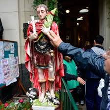 Santo expedito, con esa misma llave mi cuerpo será cerrado, las dolencias no entrarán, no me con esta llave milagrosa, la protección y la compañía de santo expedito. San Expedito Quien Fue Y Por Que Se Celebra Su Dia El 19 De Abril