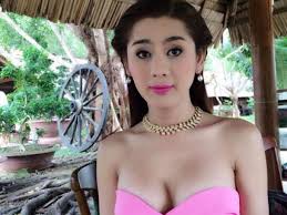 Vào tháng 8/2014, lâm chấn khang cho ra mắt album vol 11 sến lạ gồm các ca khúc về đâu mái tóc người thương, góc khuất trong tim anh, không còn nhớ người yêu,… với những cách xử lý bài hát. Lam Chi Khanh Tiáº¿t Lá»™ Chuyá»‡n Táº¿ Nhá»‹ Cá»§a NgÆ°á»i Chuyá»ƒn Giá»›i