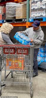 coronavirus panic grips california as anxious shoppers stock up on supplies daily mail online coronavirus panic grips california as