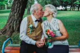 Rede Zur Goldhochzeit 50 Jahre Ehe Feierlich Revue Passieren Lassen