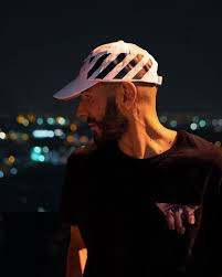 Un accessoire stylé, indispensable pour l'été ! The Cap Off White Worn By Karim Benzema On His Account Instagram Karimbenzema Spotern