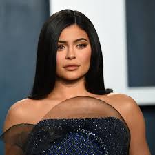 Check spelling or type a new query. Kylie Jenner Bittet Um Spenden Fur Ihren Visagisten Dabei Ist Sie Millionarin Stern De