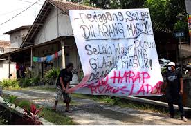 Jl letjen s parman no 57 candi, gajah mungkur semarang 50232 jawa tengah nomor telepon: Covid 19 Regions Start Locking Down As Govt Works On Regulation National The Jakarta Post