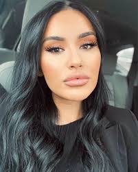 Courtney Steck's Instagram, Twitter & Facebook