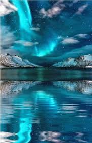 El agua es una sustancia líquida desprovista de olor, sabor y color, que existe en estado más o menos puro en la naturaleza y cubre un porcentaje importante (71 %) de la superficie del planeta tierra. Gif Agua Agua Auroraborealis Gif Scenery Nature Pictures Beautiful Landscapes