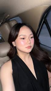 Get ready with me for mom’s birthday dinner! 🪞🫧🎀🍓 #grwm #makeuproutine 