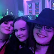 Bethany Cassidy (@bethuecassidy)