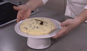 Gateau De Semoule Aux Raisins Par Alain Ducasse Recette Gateau De Semoule Dessert Semoule