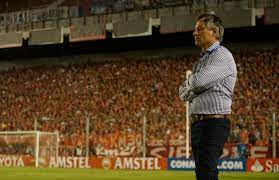 Poco duró la estadía de ariel holan en el santos de brasil, ya que a través de sus redes sociales el club confirmó la salida del entrenador argentino que provenía de universidad católica. Conheca A Carreira De Ariel Holan Provavel Novo Treinador Do Santos Lance