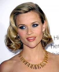 Whether she wears an updo or a bouffant, she looks more feminine and gorgeous with the particular hairstyles for that era. 7850 Jpg 400 489 Elegant Short Hair Hollywood Hair Medium Hair Styles