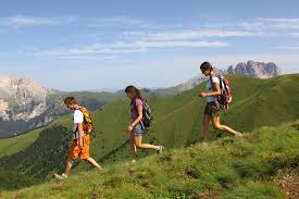 Partiamo dal sentiero delle leggende che parte dalla conca di gardeccia con sei tappe ed altrettante storie. Itinerari Sentieri Escursioni E Trekking Val Di Fassa Passeggiate Percorsi E Consigli Per Conoscere A Piedi Le Dolomiti Del Trentino