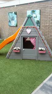 Speelhuisje Met Glijbaan Tuin Speelhuisje Achtertuinideeen Diy Achtertuin