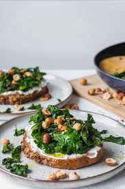 toast au chou kale chevre et noisettes la cuisine de geraldine rezept grunkohl ziegenkase rezepte