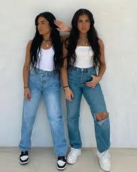 She and her sister originally created their own miantwins youtube channel in january 2014. Azra Mian Bio Facts Age Net Worth Ethnicity Religion Height Dating Boyfriend Family Wiki Weight Twin Sister Nationality Birthday Factmandu