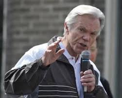 Woolly bear's orange stripe predicts a 'hard winter' at largest one-day  festival