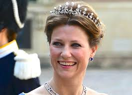 Líos en la corona: empieza la boda de la princesa de Noruega con un chamán  de Estados Unidos