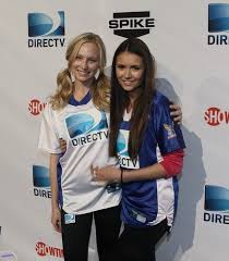 Candice Accola Photo New Pic Of Candice Nina At Directv S Celebrity Beach Bowl 2012 Tv Girls Celebrity Pictures Celebrities