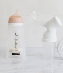 Biberon Anti Colique Zero Zero De Suavinex Dote D Un Systeme De Poche Anti Colique Brevetee Et D Une Tetine Sembla Baby Bottles Baby Supplies Child Nursing