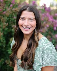 there are so many things I love about being a photographer, including  nerding out over new locations, angles, or statement outfits (everything I  love about this session with the gorgeous @ellie.kerstetter 🍾),