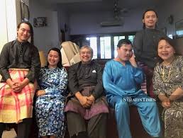 Setahun menghilang sekarang menjelang hari yang bahagia selamat hari raya. The Good Ol Days Of Raya Past