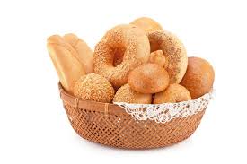 Composition Avec Pain Et Petits Pains Dans Le Panier En Osier Isole Sur Blanc Banque D Images Et Photos Libres De Droits Image 58767962
