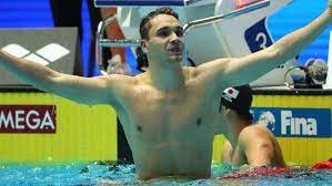 That breaks the previous record (1:51.51) set by michael phelps in 2009. Watch Michael Phelps 200m Butterfly Wr Broken By Kristof Milak Heavy Com