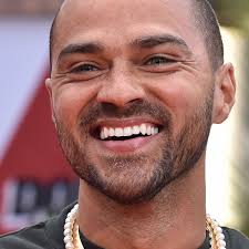 The cabin in the woods. Grey S Anatomy Star Jesse Williams Endlich Offiziell Dieses Liebesposting Spricht Bande Bunte De