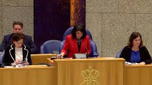 Toespraak voorzitter khadija arib 19 december 2019. Voorzitter Khadija Arib Maakt Zich Zorgen Om Drukte In De Tweede Kamer Eenvandaag