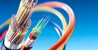 El internet de fibra funciona mediante líneas de fibra óptica parecidas a los cables, pero que en su interior tienen hilos de vidrio en lugar de metal. Comuna Rafov Va Avea Televiziune Èi Internet Prin FibrÄ OpticÄ Observatorul Prahovean