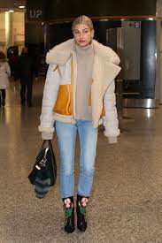 Hailey Baldwin At Pearson International Airport In Toronto 12 08 2017 Celebrity Fashion And Style S Toronto Street Fashion Hailey Baldwin Style Coat Fashion