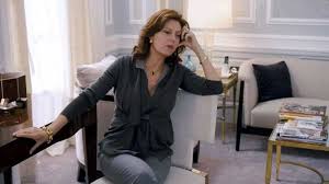 Quello che la moglie ellen e la figlia brooke ignorano è che il loro idolo sta cercando di mettere in vendita il suo impero finanziario prima che le sue frodi vengano smascherate. La Frode Susan Sarandon In Una Scena Del Film 266205 Movieplayer It