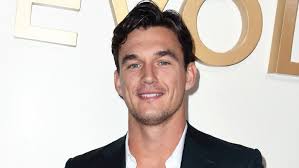 Tyler Cameron Has Been Sliding Into Girls' DMs