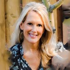 Keri Rivera's Instagram, Twitter & Facebook